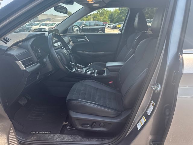 Used 2024 Mitsubishi Outlander AWD image 13