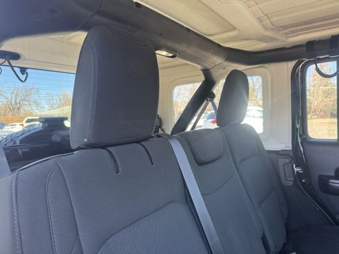 Used 2018 Jeep Wrangler Unlimited Sport S image 18