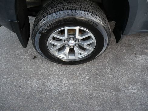 Used 2015 GMC Canyon SLE w/ All-Terrain Package image 30