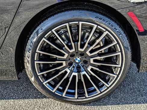 Used 2025 BMW 740i xDrive image 10