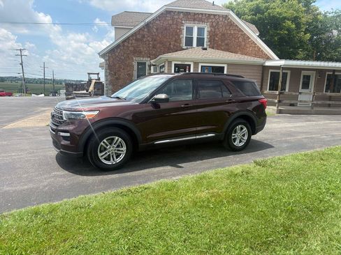 Used 2020 Ford Explorer XLT w/ Equipment Group 202A AWD/4WD image 1