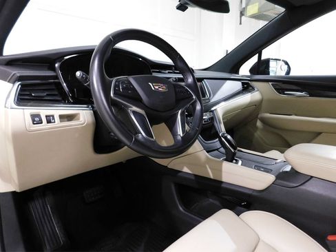 Used 2017 Cadillac XT5 FWD image 23