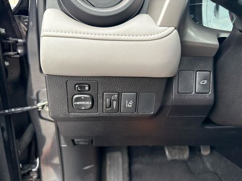 Used 2017 Toyota RAV4 XLE FWD image 23