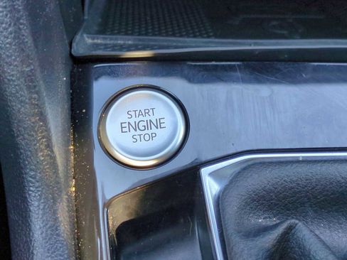 Used 2024 Volkswagen Taos SE image 16