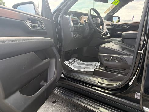 Used 2025 GMC Yukon XL Denali AWD/4WD image 25