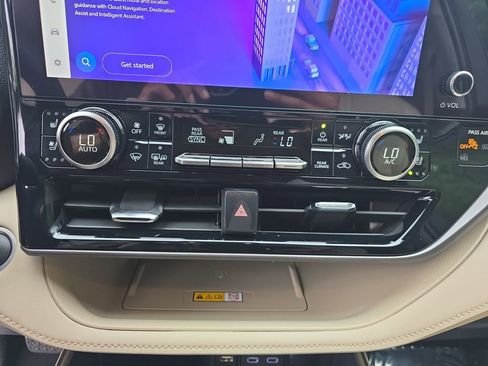 Used 2024 Toyota Highlander Limited AWD/4WD image 26