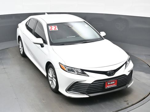 Used 2022 Toyota Camry LE FWD image 34