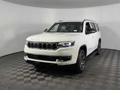 Used 2025 Jeep Wagoneer 4WD image 3