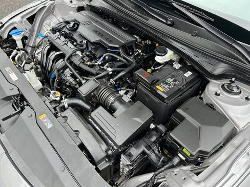 Used 2025 Hyundai Elantra Sport FWD image 30