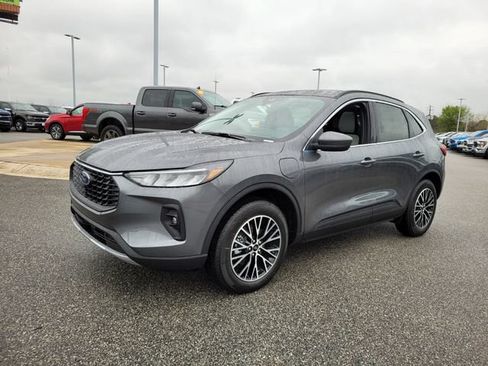 New 2025 Ford Escape SE w/ Class II Trailer Tow Package FWD image 29