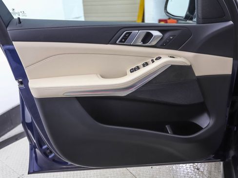 Used 2022 BMW X5 xDrive40i w/ Premium Package image 9