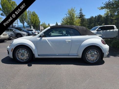 Used 2014 Volkswagen Beetle TDI FWD image 3