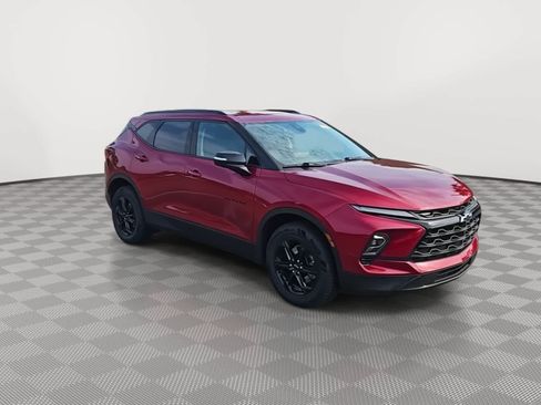 Used 2023 Chevrolet Blazer LT w/ Sound & Technology Package FWD image 2