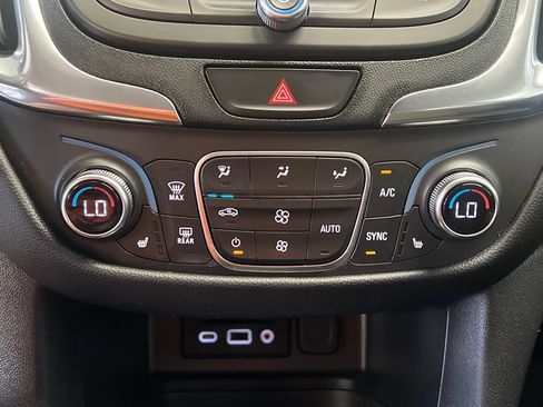Used 2019 Chevrolet Equinox LT w/ Sun & Navigation Package AWD/4WD image 29