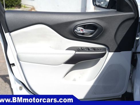 Used 2021 Jeep Cherokee Latitude Plus AWD/4WD image 20