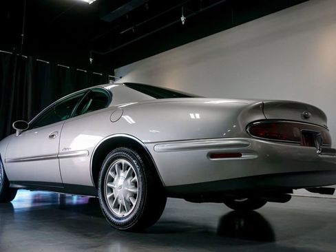 Used 1997 Buick Riviera Supercharged Coupe image 41