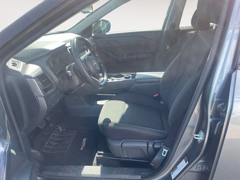Used 2024 Nissan Rogue S AWD/4WD image 9