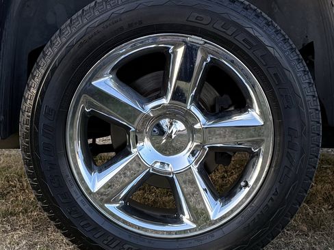 Used 2012 Chevrolet Suburban LTZ image 5