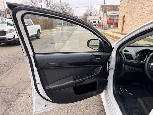 Used 2017 Mitsubishi Lancer ES image 16