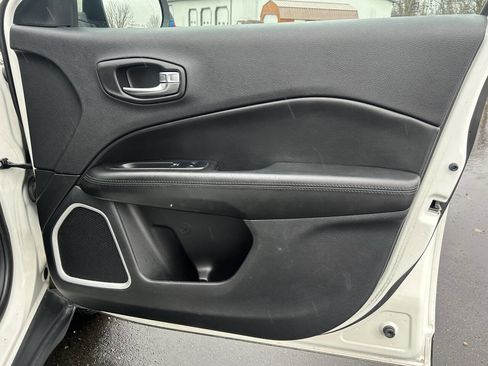 Used 2019 Jeep Compass Latitude image 11