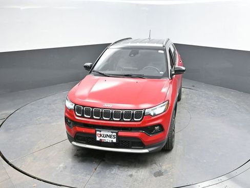 Used 2024 Jeep Compass Limited image 34