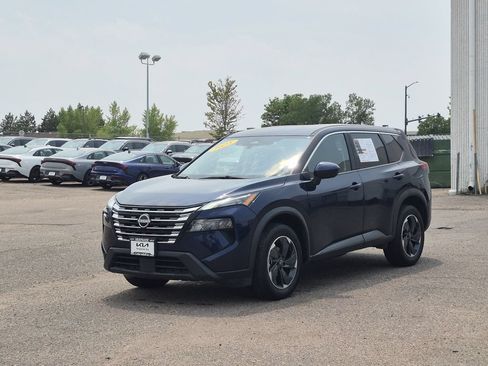 Used 2025 Nissan Rogue SV AWD/4WD image 4