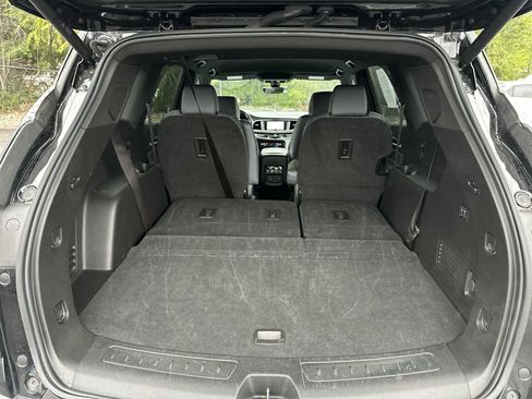 Used 2024 Buick Enclave Premium image 19