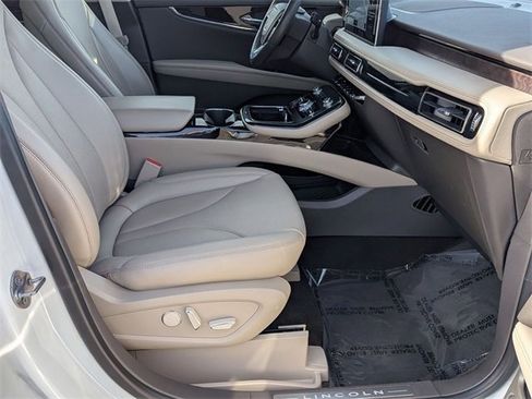 Certified 2023 Lincoln Nautilus Reserve image 31