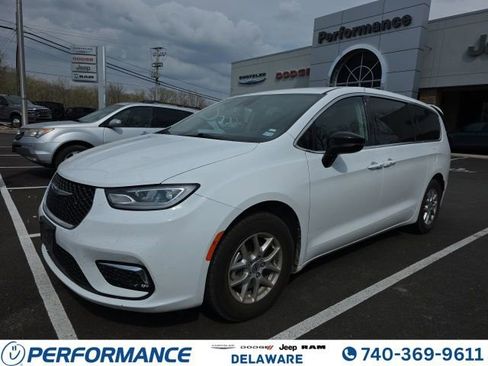 Used 2024 Chrysler Pacifica Touring-L image 1