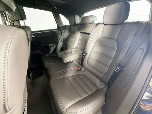Certified 2023 Porsche Macan S AWD/4WD image 27