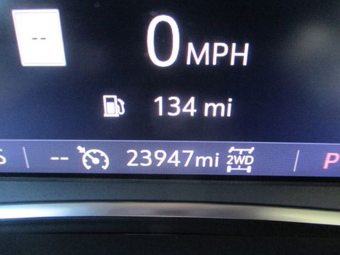 Used 2023 GMC Acadia SLE w/ Driver Convenience Package image 18