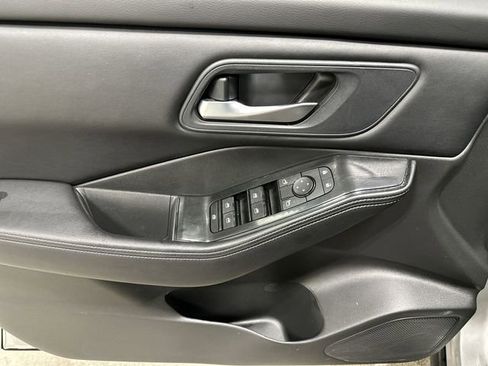 Used 2024 Nissan Rogue SV AWD/4WD image 17