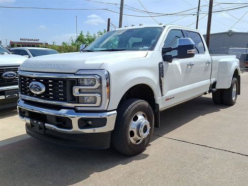 Used 2025 Ford F350 Lariat w/ Lariat Ultimate Package AWD/4WD image 2