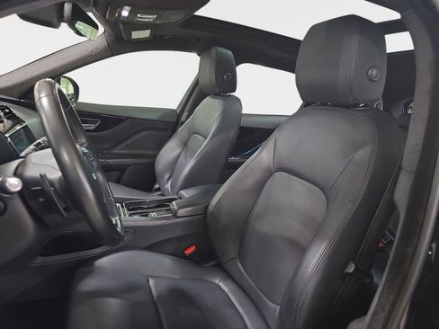 Used 2020 Jaguar F-PACE Premium image 17