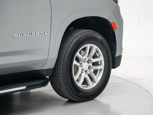 Used 2024 Chevrolet Suburban LT image 7