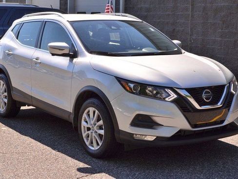 Used 2022 Nissan Rogue Sport SV w/ Technology Package image 2