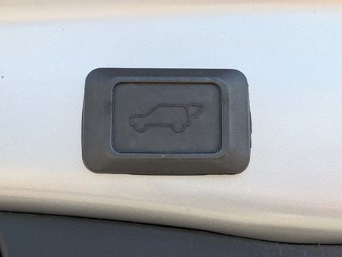 Used 2021 Toyota RAV4 XLE Premium image 13