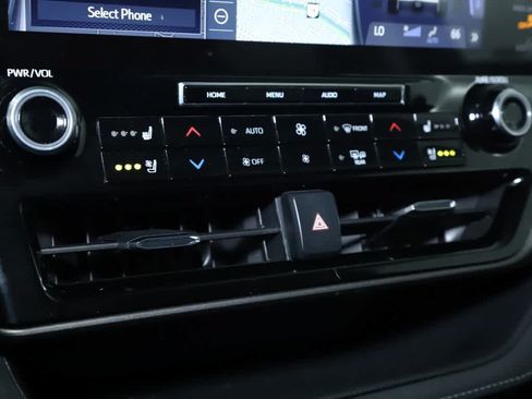 Used 2022 Toyota Highlander Limited AWD/4WD image 33