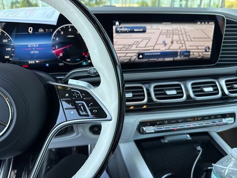 Used 2024 Mercedes-Benz Maybach GLS 600 4MATIC image 4