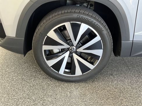 Used 2023 Volkswagen Taos SE w/ Panoramic Sunroof Package FWD image 28