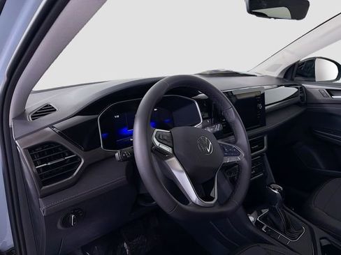 New 2026 Volkswagen Taos SE FWD image 9