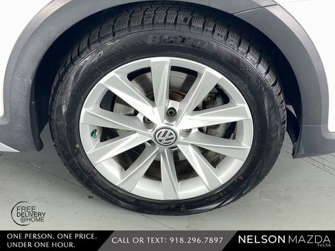 Used 2017 Volkswagen Golf Alltrack S image 10