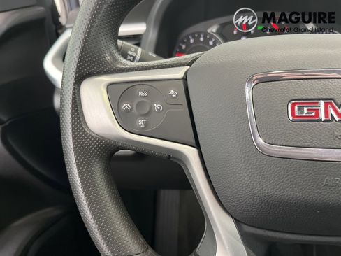 Used 2023 GMC Acadia SLE w/ Driver Convenience Package image 6