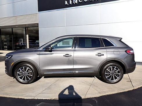 Certified 2021 Lincoln Nautilus AWD image 2