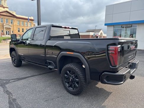 Used 2024 GMC Sierra 2500 AT4 w/ AT4 Premium Plus Package image 3