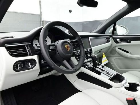 New 2026 Porsche Macan GTS image 4