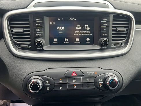 Used 2019 Kia Sorento AWD image 32