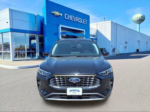 Used 2023 Ford Escape Platinum image 9