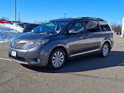 Used 2017 Toyota Sienna Limited image 6