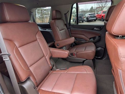 Used 2020 Chevrolet Tahoe Premier w/ Premier 6.2L Value Package image 33